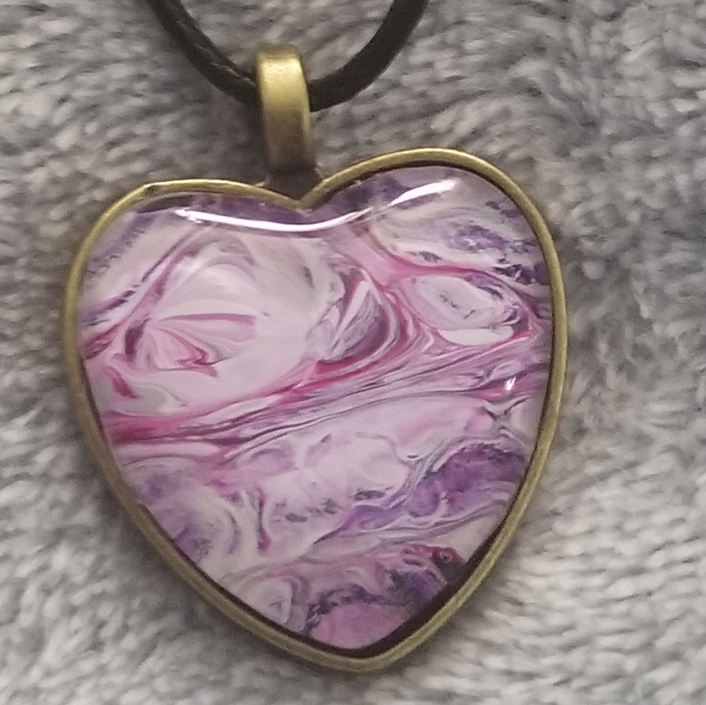 Original paint pouring skin jewelry.